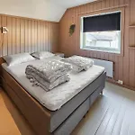 3 Bedroom Cozy In Skjærhollen