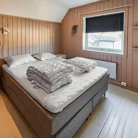 3 Bedroom Cozy In Skjærhollen